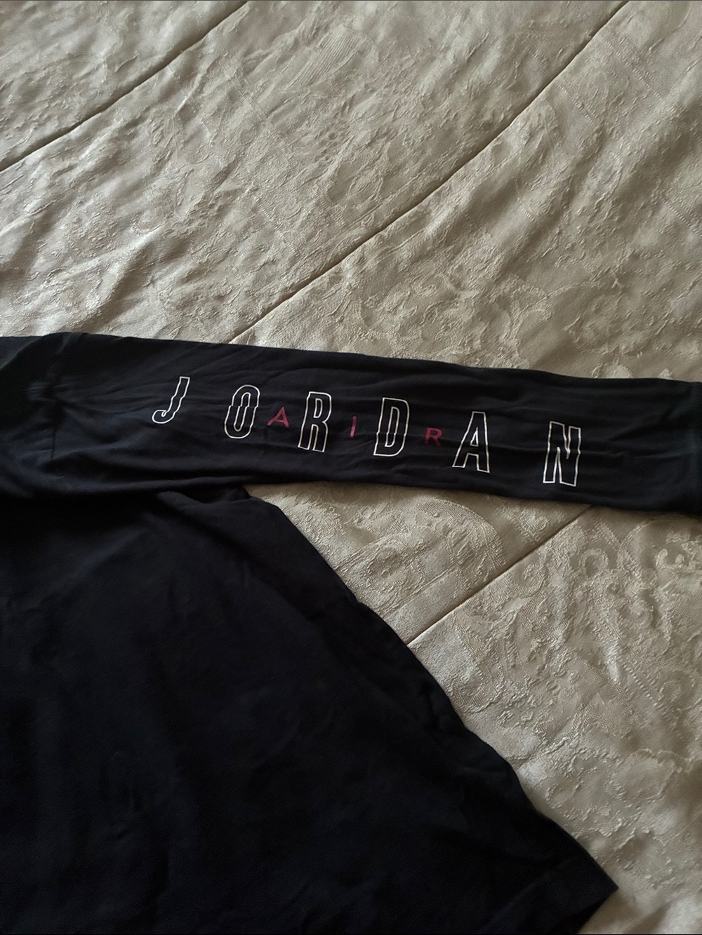 ⭐️2 for 15$ ⭐️Jordan Long Sleeve Tee in Black with red Logo - Picture 3 of 5
